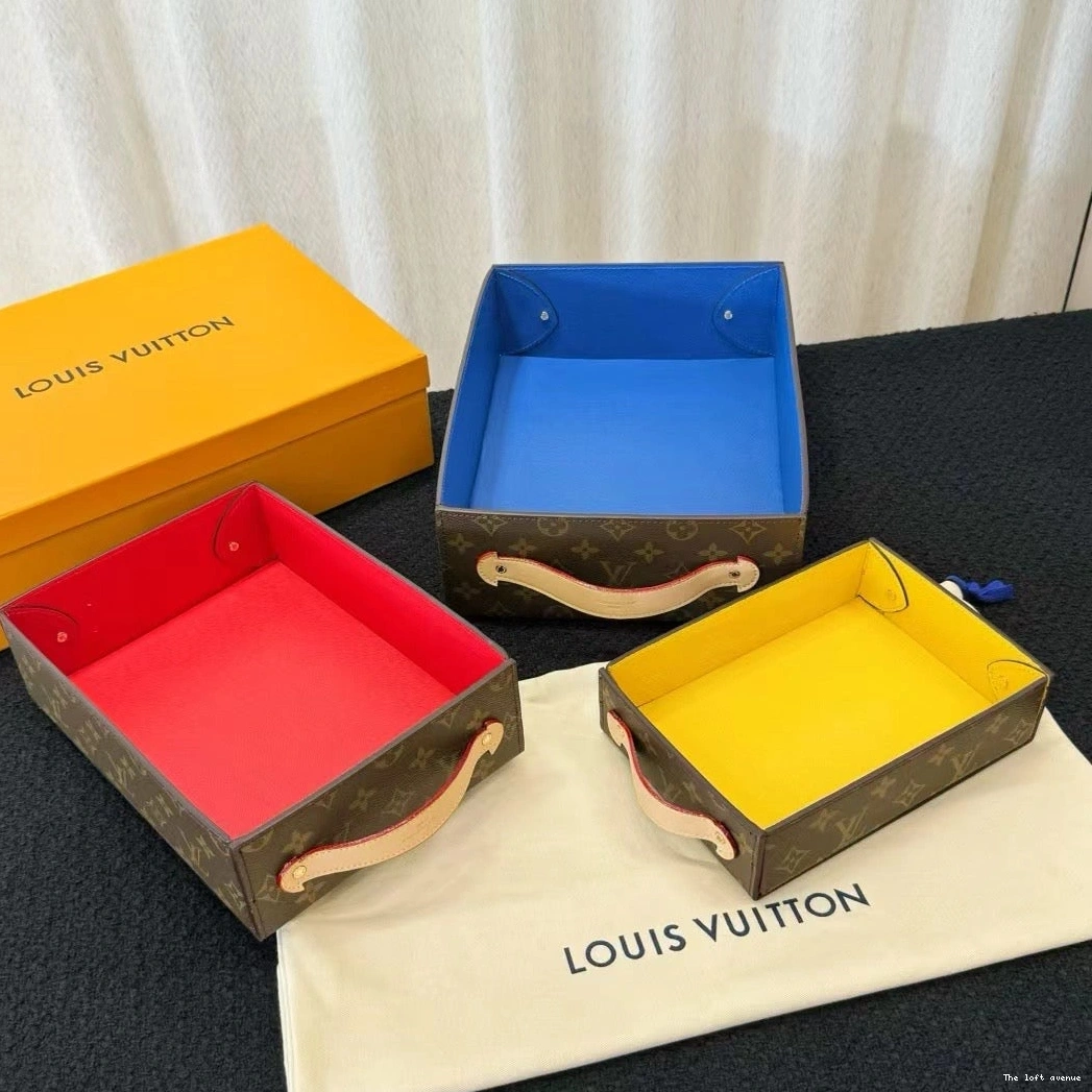 LV WITH CUSTOM TRAY DESK HANDLE 0715